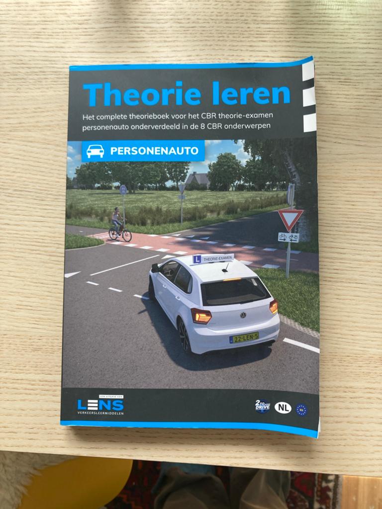 Theorieboek CBR theorie-examen personenauto, Ophalen of Verzenden, Zo goed als nieuw, Overige niveaus