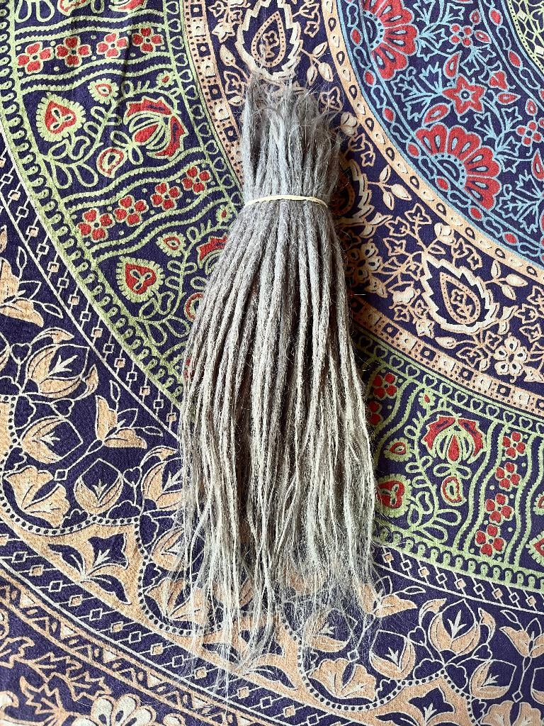 60 lichtgrijze human hair dread extensions nu voor 300€, Ophalen of Verzenden, Nieuw, Pruik of Haarverlenging