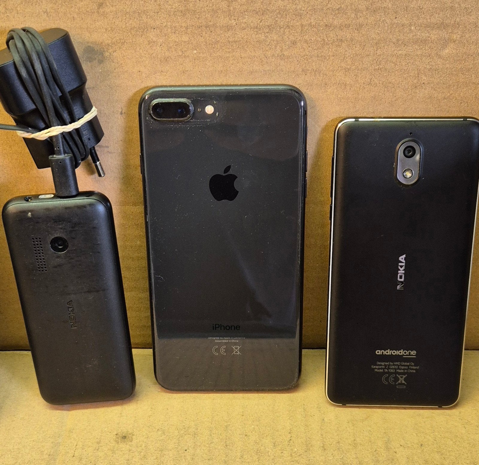 Te koop aangeboden: Lot van 3 Telefoons (Apple iPhone, Nokia, Telecommunicatie, Ophalen