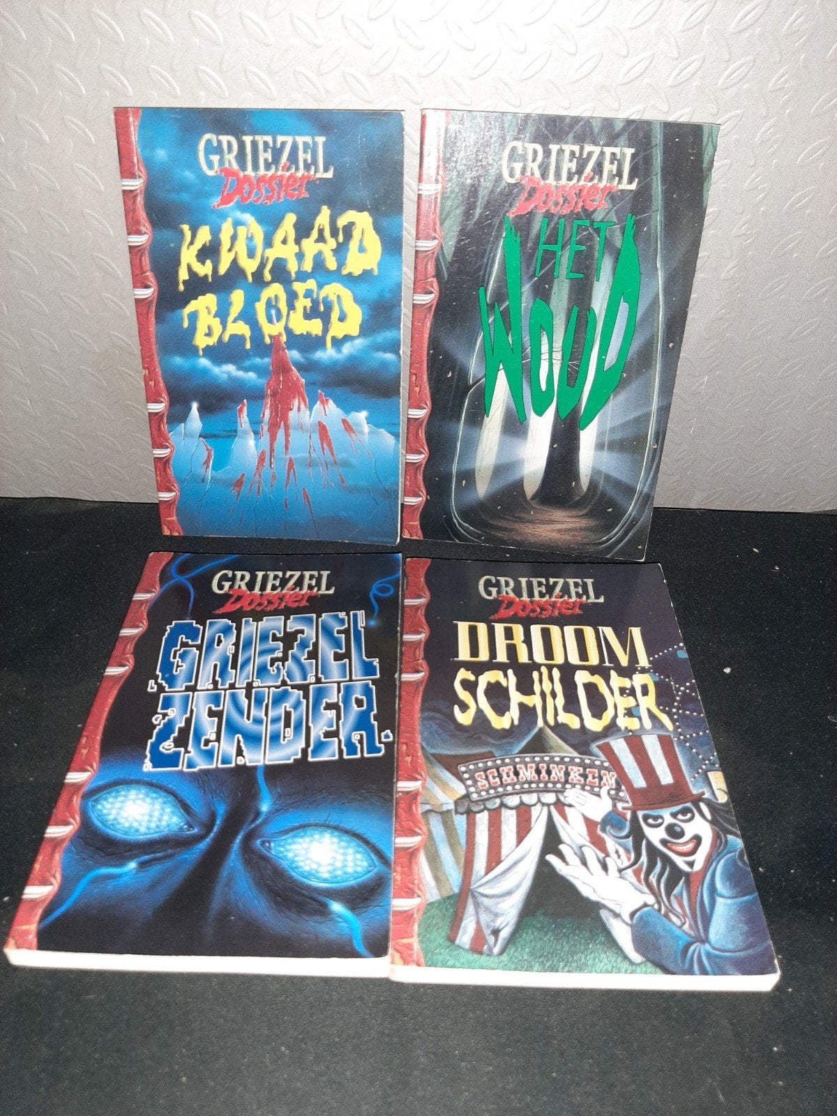 Griezel Dossier Boekenreeks (4 delen), Ophalen of Verzenden, Gelezen, Diverse auteurs (o.a. Peter Kennedy), Nederland