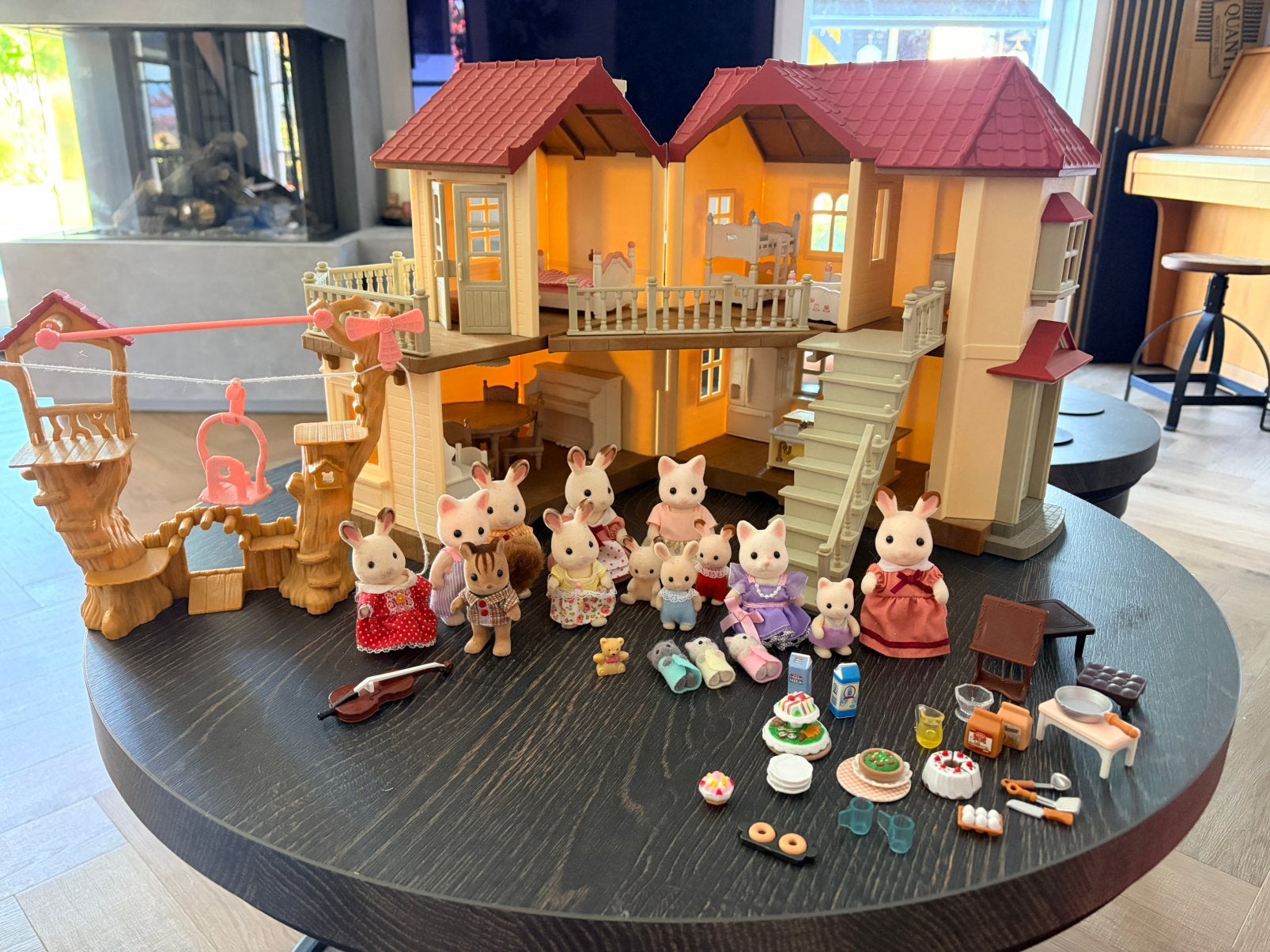 Sylvanian families huis, huisraad en poppetjes, Verzamelen, Ophalen of Verzenden, Gebruikt, Poppenhuis