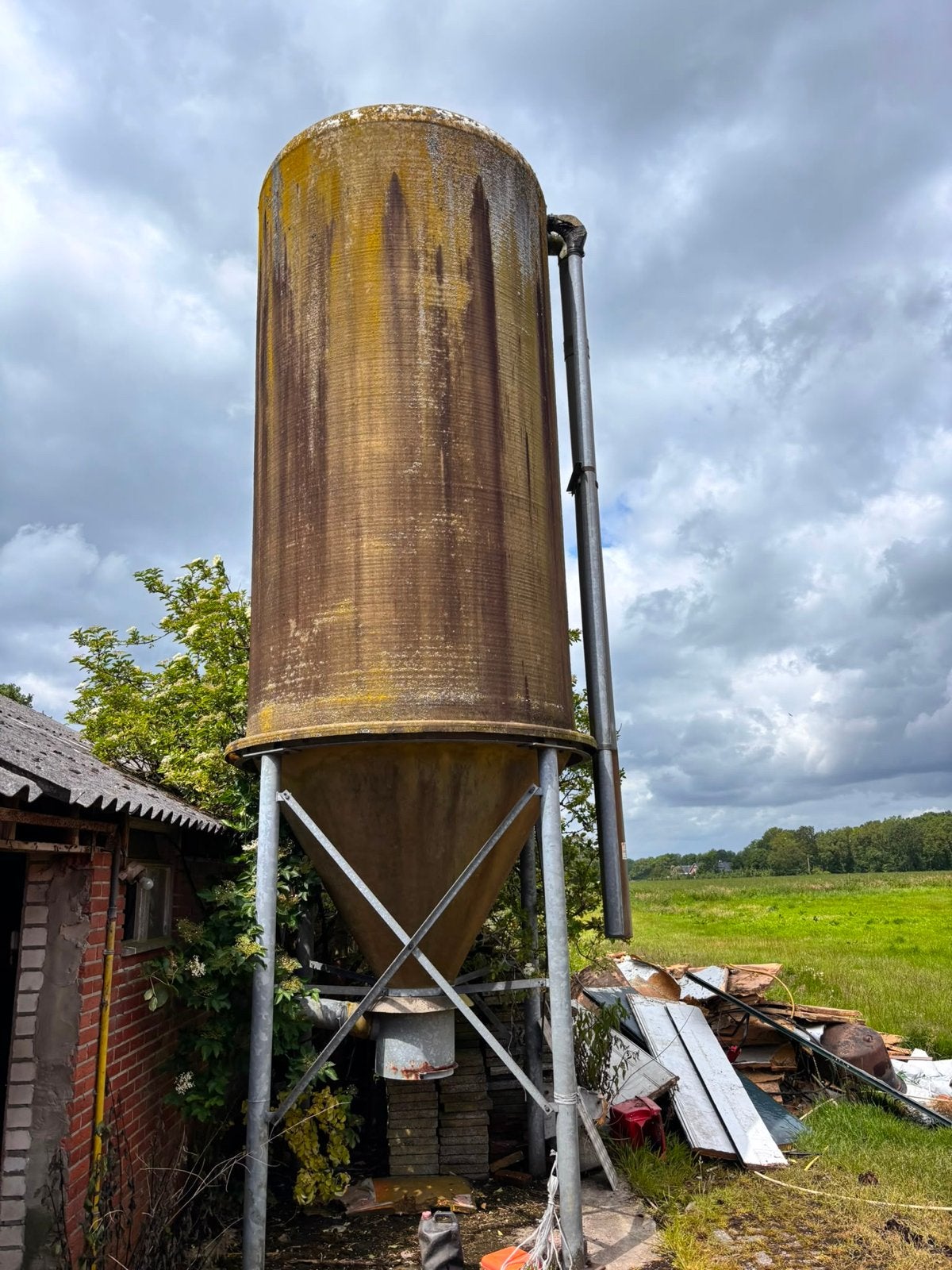 Gebruikte voersilo met motor, Ophalen, Vee