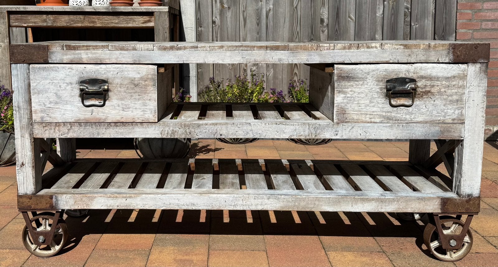 Uniek dressoir / tuinmeubel hout + metaal, Ophalen, Gebruikt, 100 tot 150 cm, Met lade(s)