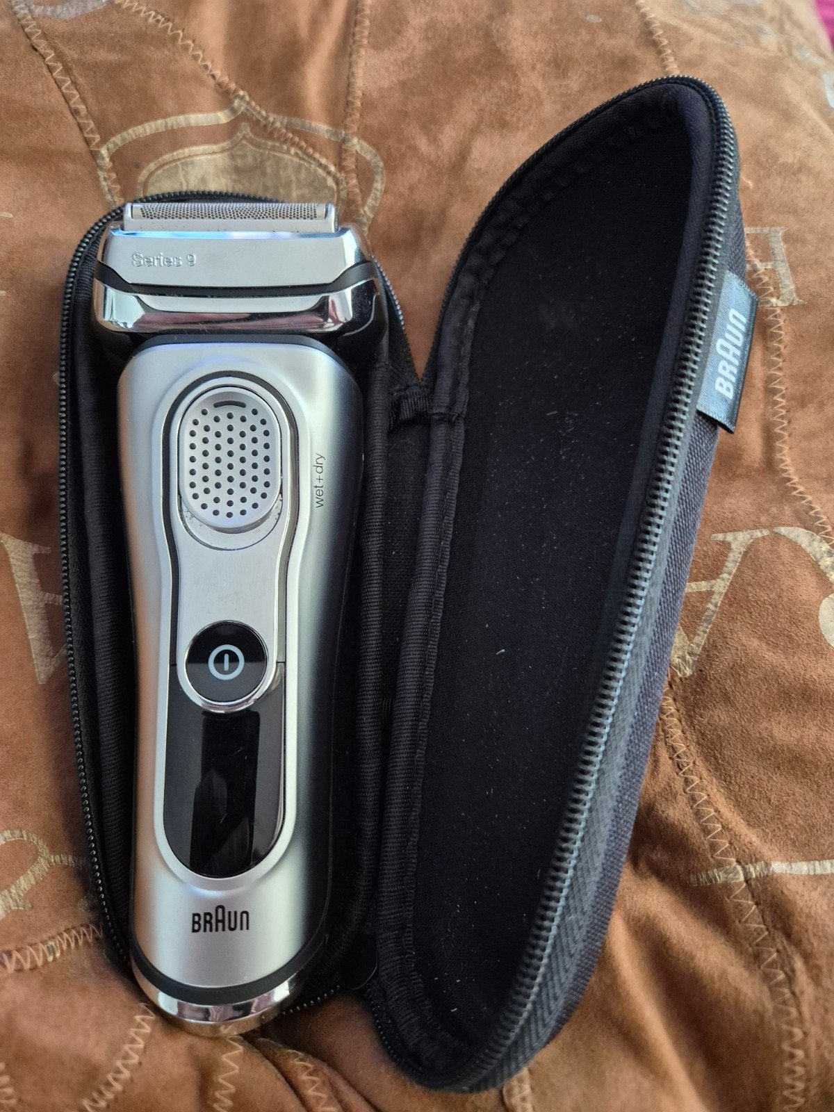 Braun 9 series scheerapparaat met oplader, Verzenden, Gebruikt, Scheren en Epileren