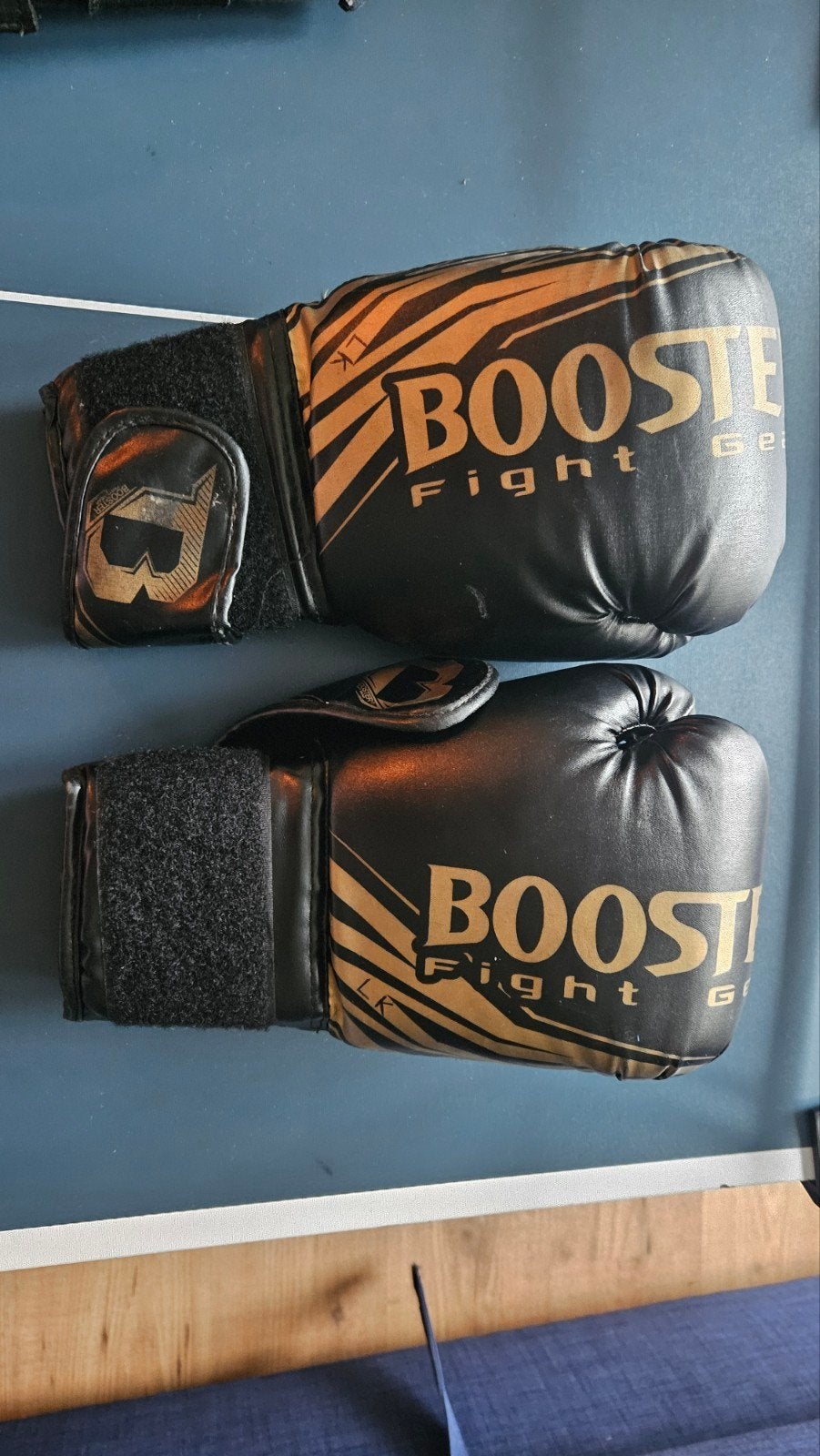 Boksset kind: Bokshandschoenen, binnenhandschoenen en scheen, Ophalen, Gebruikt, Bokshandschoenen