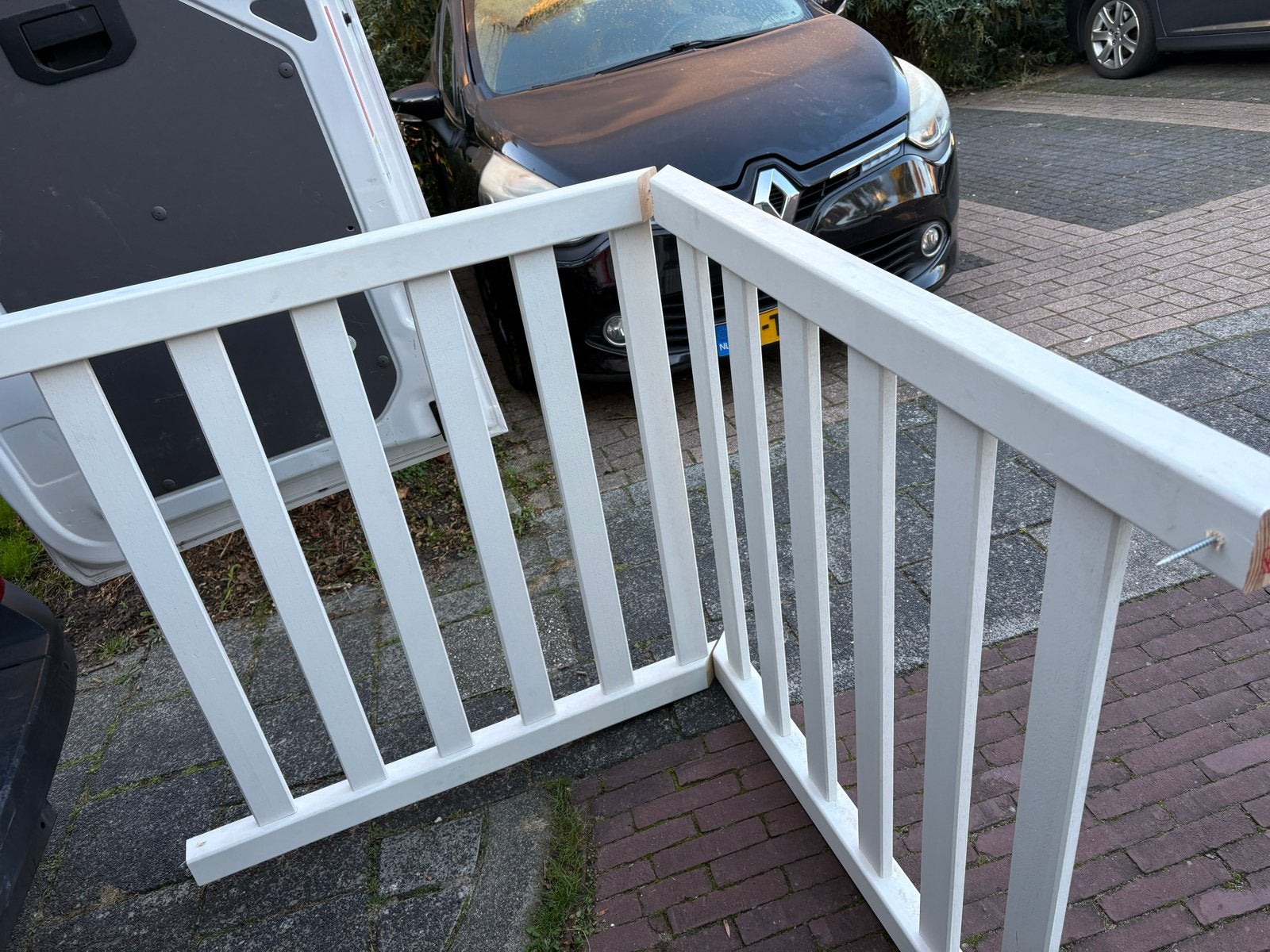 Grenen balustrade met rechthoekige spijlen | Wit gegrond, Ophalen, Gebruikt, 100 tot 115 cm, Schroefhekje