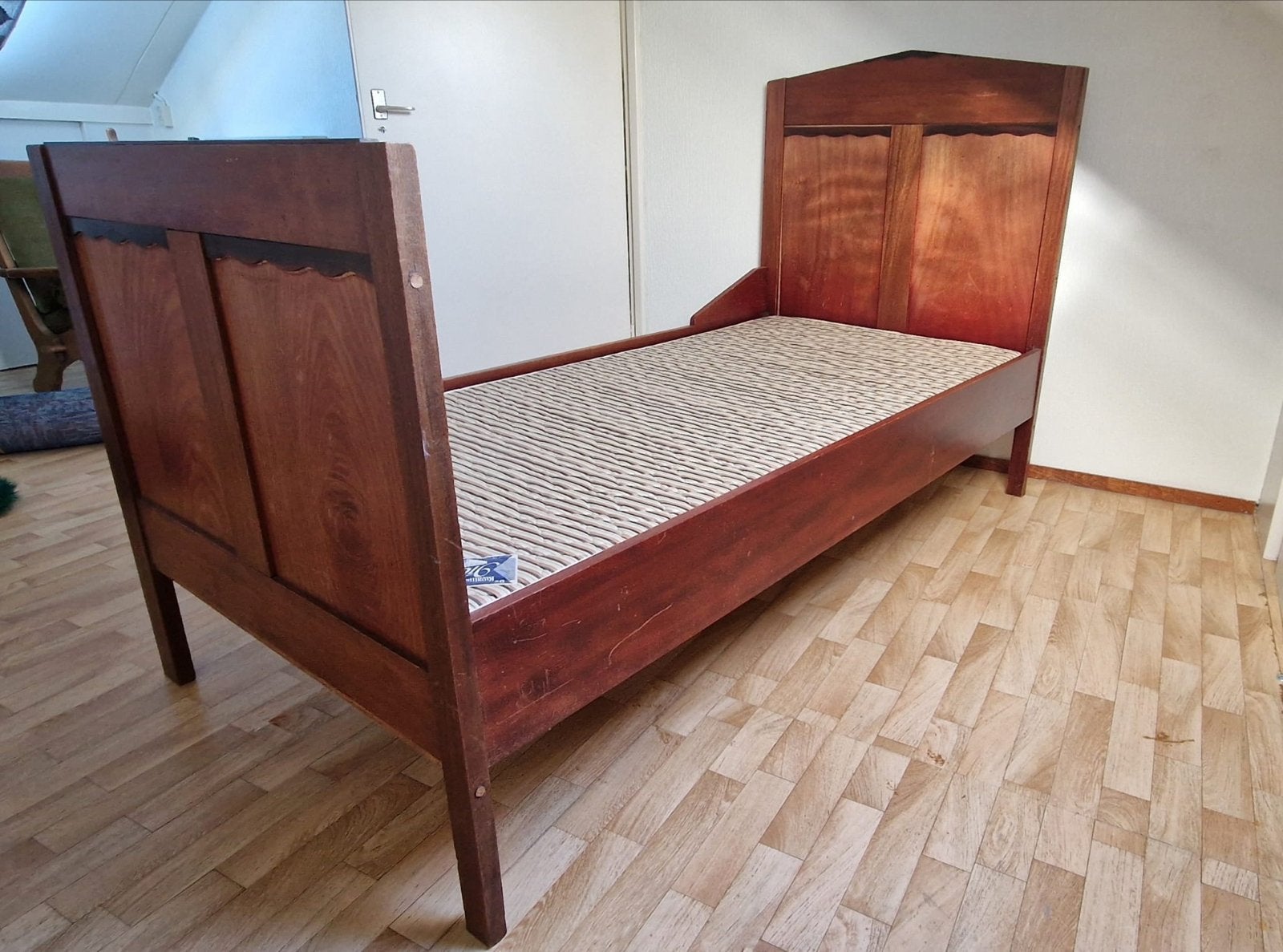 Vintage houten eenpersoonsbed, Ophalen