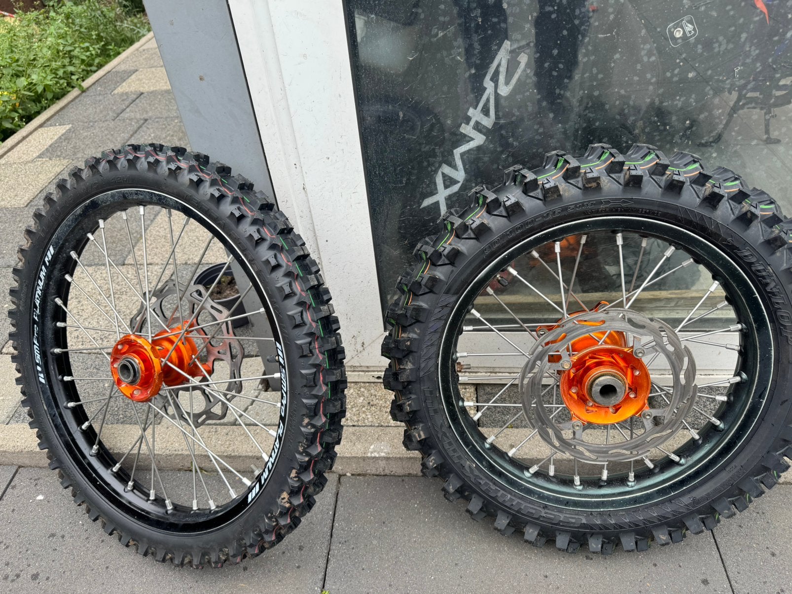 Ktm 85 grote wielen orangje naaf bijna nieuwe banden, Motoren, Onderdelen | Merk-onafhankelijk, Ophalen of Verzenden