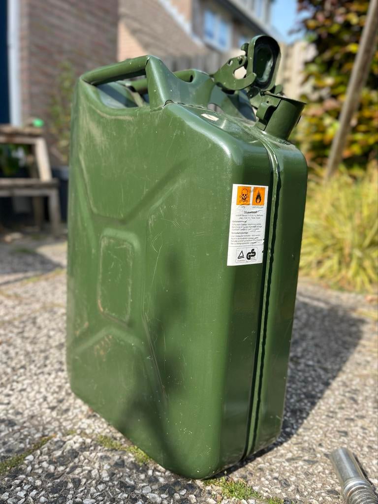 Stalen jerrycan 20 Liter, incl. schenktuit, Ophalen of Verzenden, Gebruikt