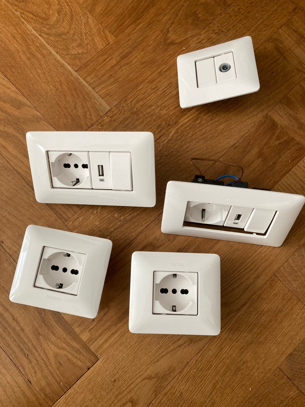 Bticino schakelmateriaal voor flexibel elektra draad, Ophalen of Verzenden, Gebruikt, Overige merken, Schakelaar