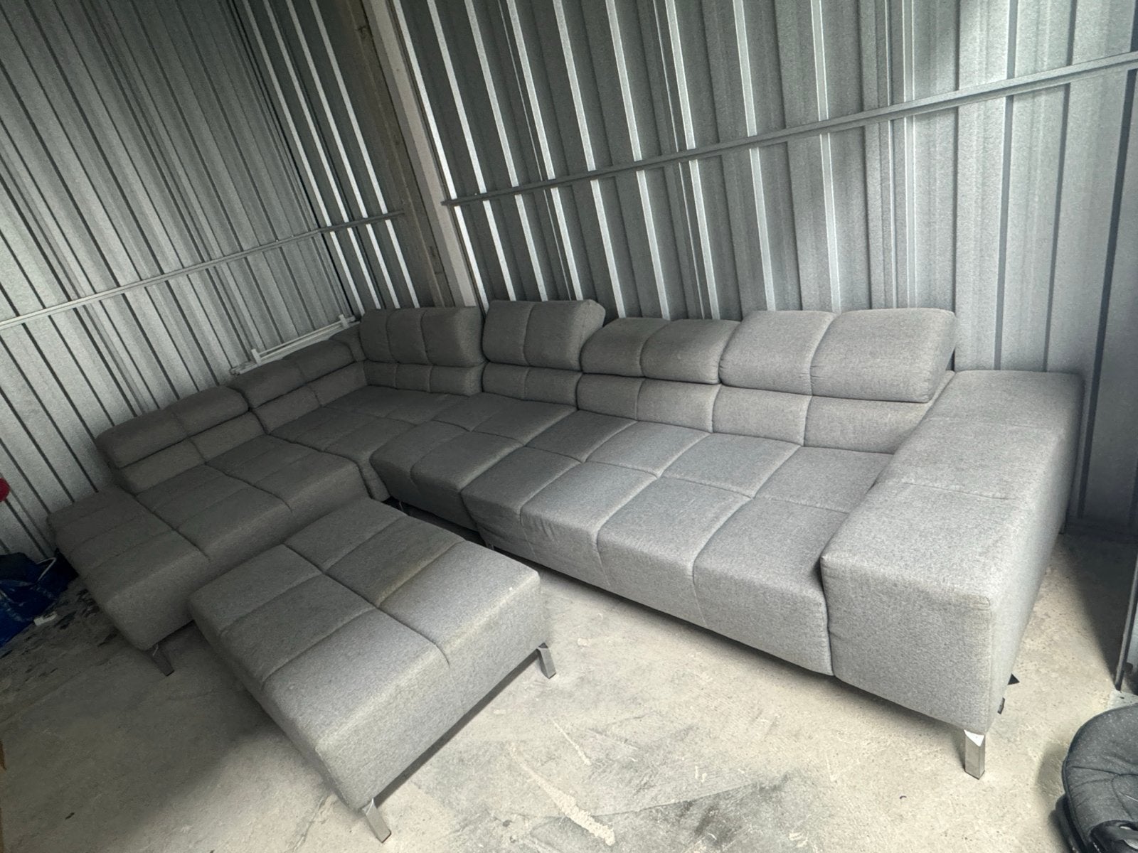 In goede staat design hoekbank met poef - moet nu weg!, Ophalen, Gebruikt, Hoekbank, 300 cm of meer