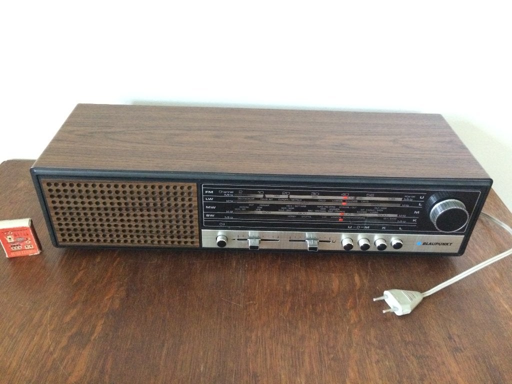 Blaupunkt Genua kunststof jaren 70 tafelradio houtnerf bruin, Ophalen of Verzenden, Zo goed als nieuw, Radio