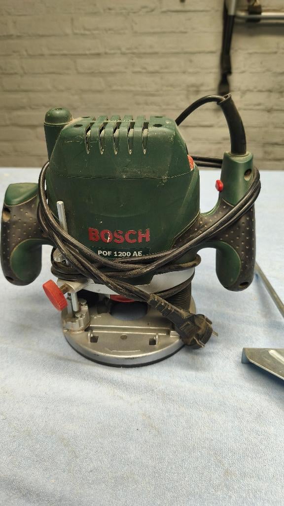 Bosch - POF 1200 AE Bovenfrees, Doe-het-zelf en Verbouw, Gereedschap | Freesmachines, Ophalen of Verzenden, Elektrisch, Bovenfrees