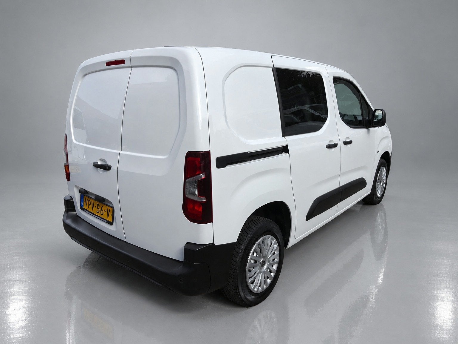 Peugeot Partner 1.2 PureTech Pro BENZINE AIRCO NAVI CRUISE C, Voorwielaandrijving, Dealer onderhouden, Gebruikt, 1199 cc