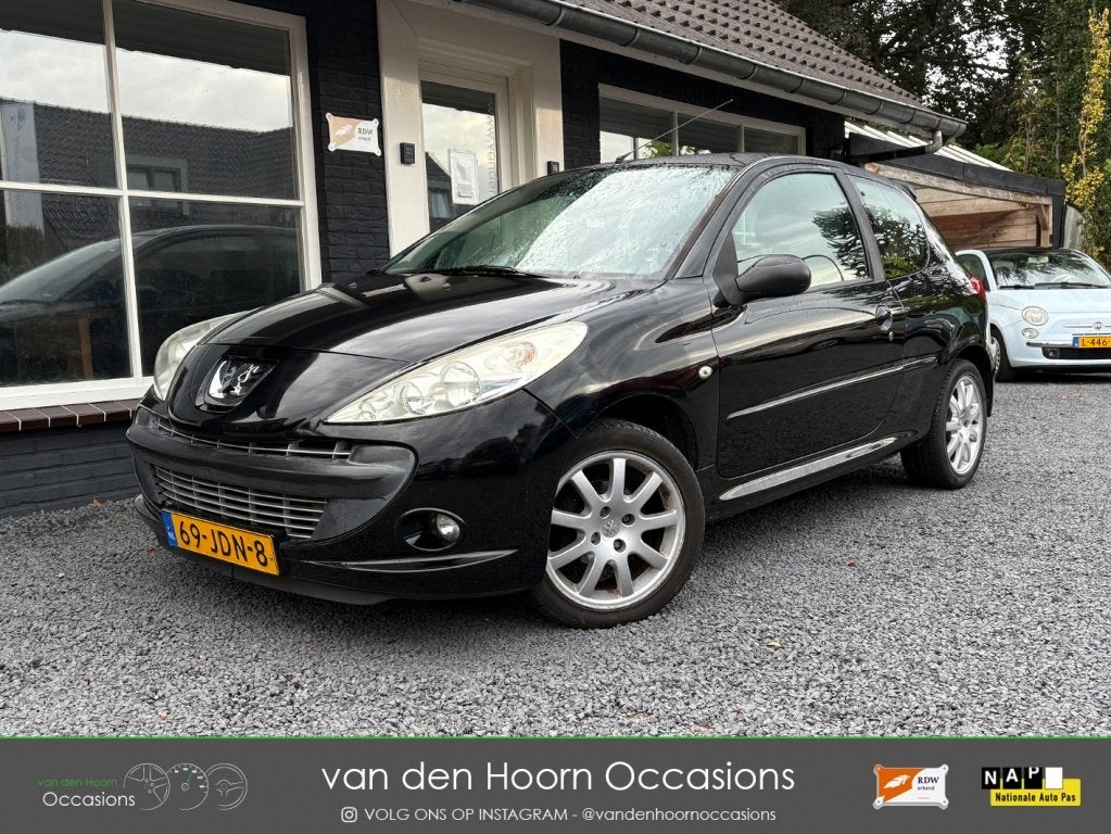 Peugeot 206+ 1.4 Sport AIRCO | CRUISE | NW KOPPELING | NAP |, 206+, 916 kg, 4 cilinders, Zwart