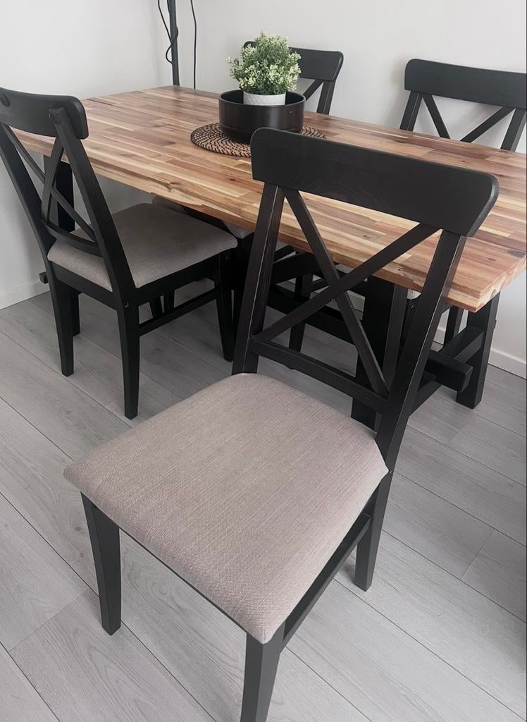 IKEA SKOGSTA Eettafel met 4 stoelen, Huis en Inrichting, Complete eetkamers, Ophalen, Gebruikt, 4 tot 6 stoelen