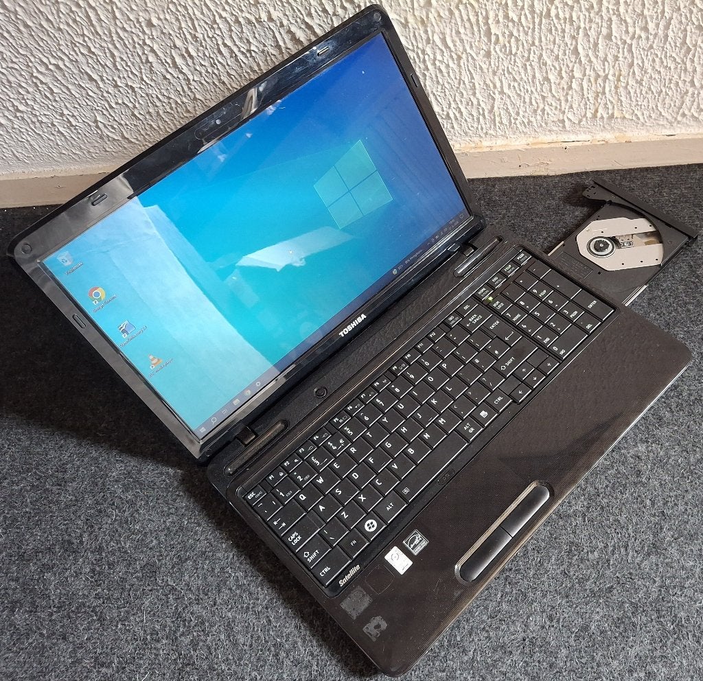 Toshiba L750D met amd a6, 4GB Ram 150 GB HDD en Windows 10, Computers en Software, Windows Laptops, Ophalen, Gebruikt, 2 tot 3 Ghz