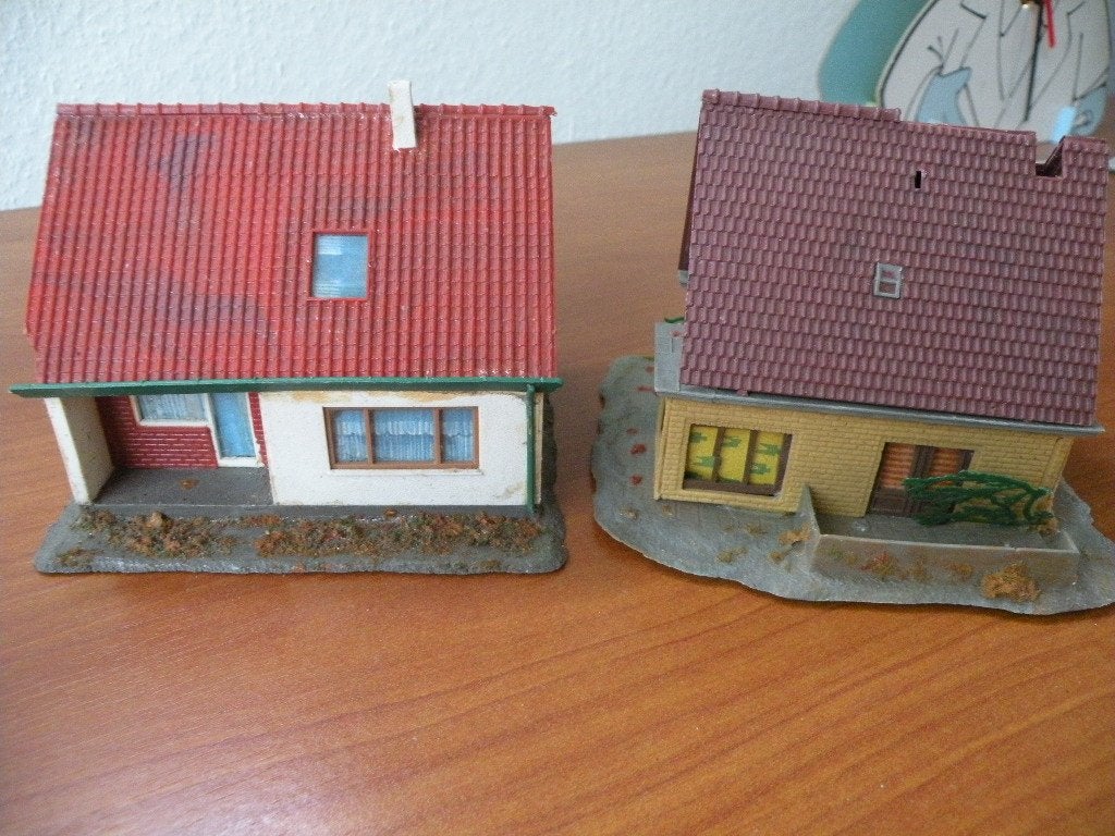 Spoorhuisjes, treinhuisjes, 2 stuks. Kibri., Overige merken, Gelijkstroom of Wisselstroom, Brug, Tunnel of Gebouw, Ophalen of Verzenden
