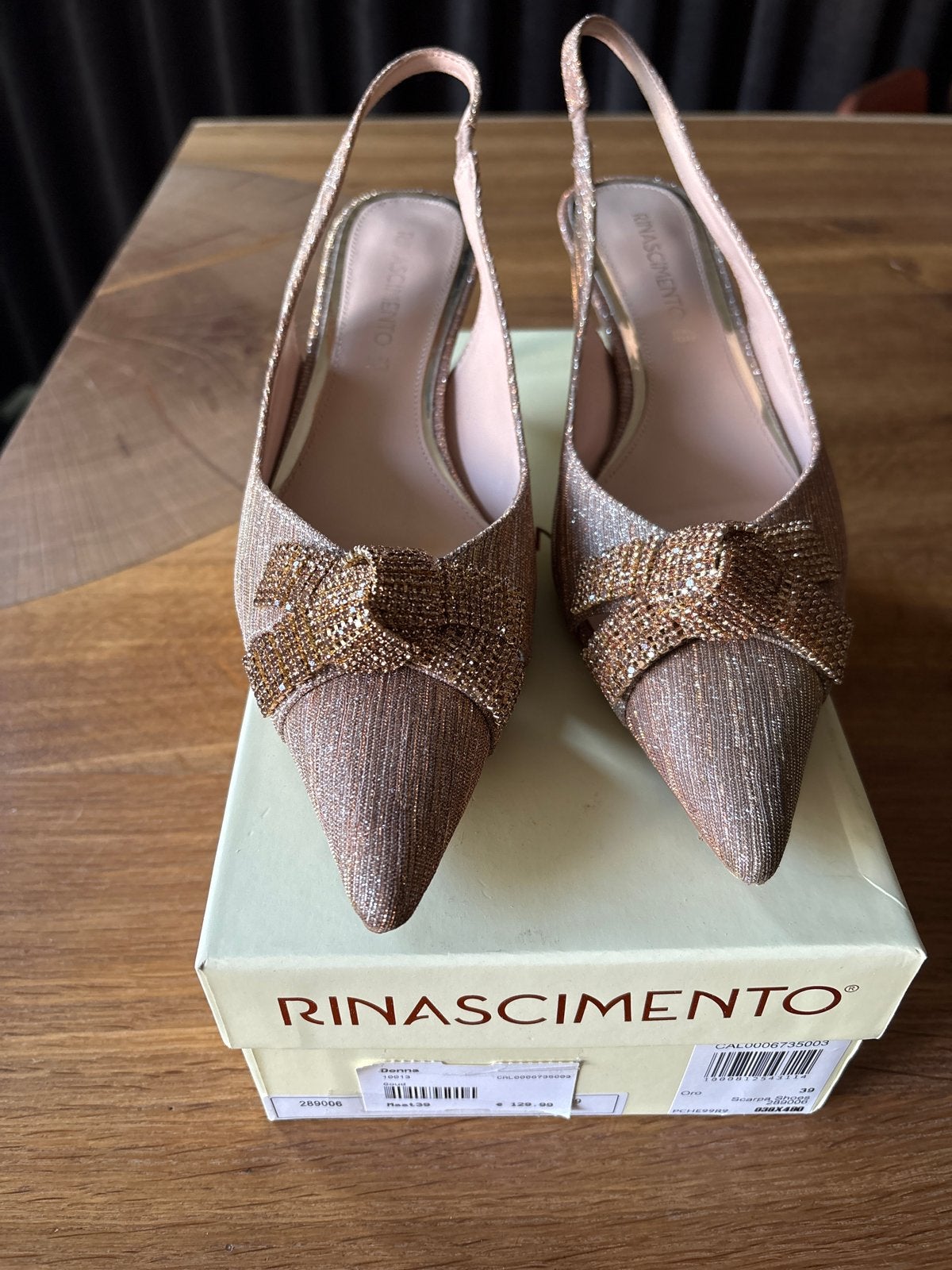 Rinascimento Pumps Goud Maat 39 - Zo goed als nieuw, Kleding | Dames, Schoenen, Ophalen of Verzenden, Zo goed als nieuw, Overige kleuren