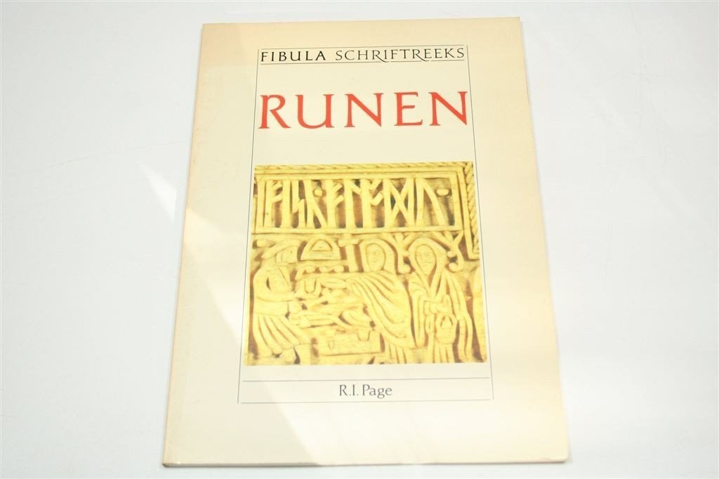 Runen — Oorsprong & Geschiedenis, Geïllustreerd, Ophalen of Verzenden, Gelezen, Europa