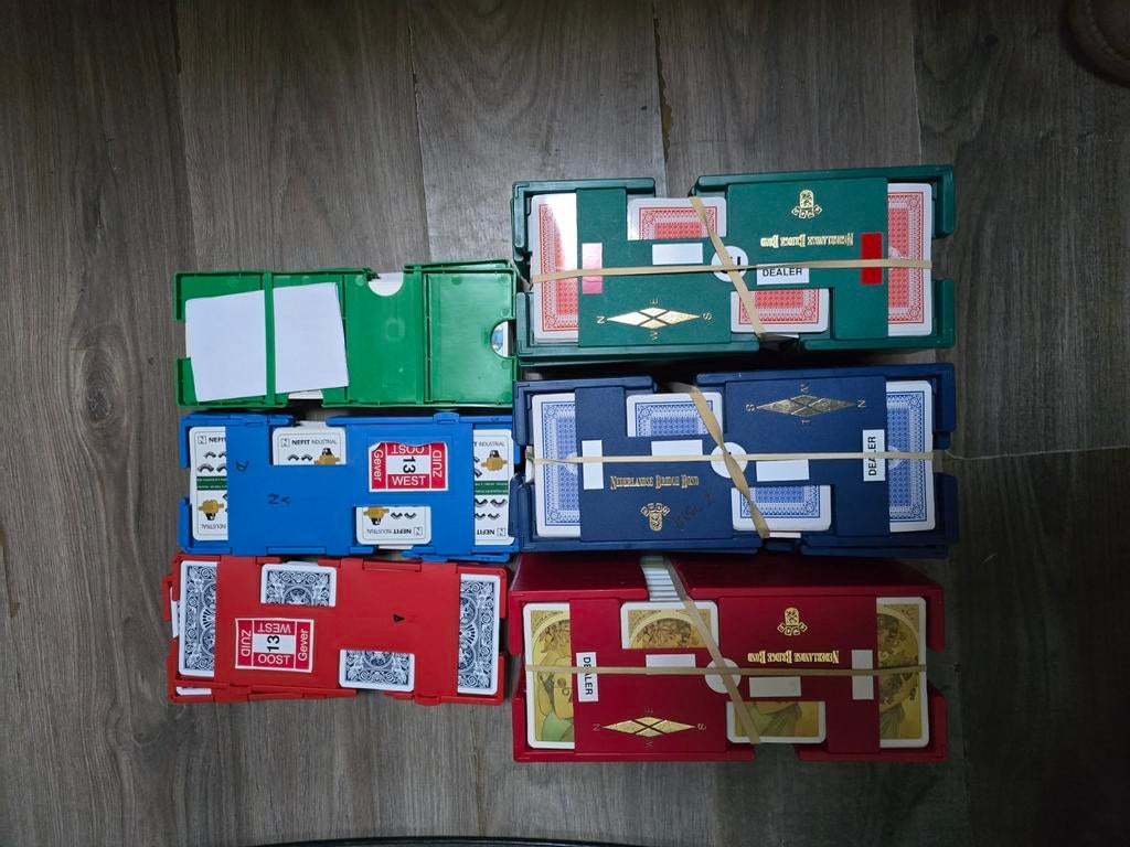 Bridgekaarten in speeldoos, speelkaarten, gezelschapsspel, Ophalen, Gebruikt, Drie of vier spelers, Nvt