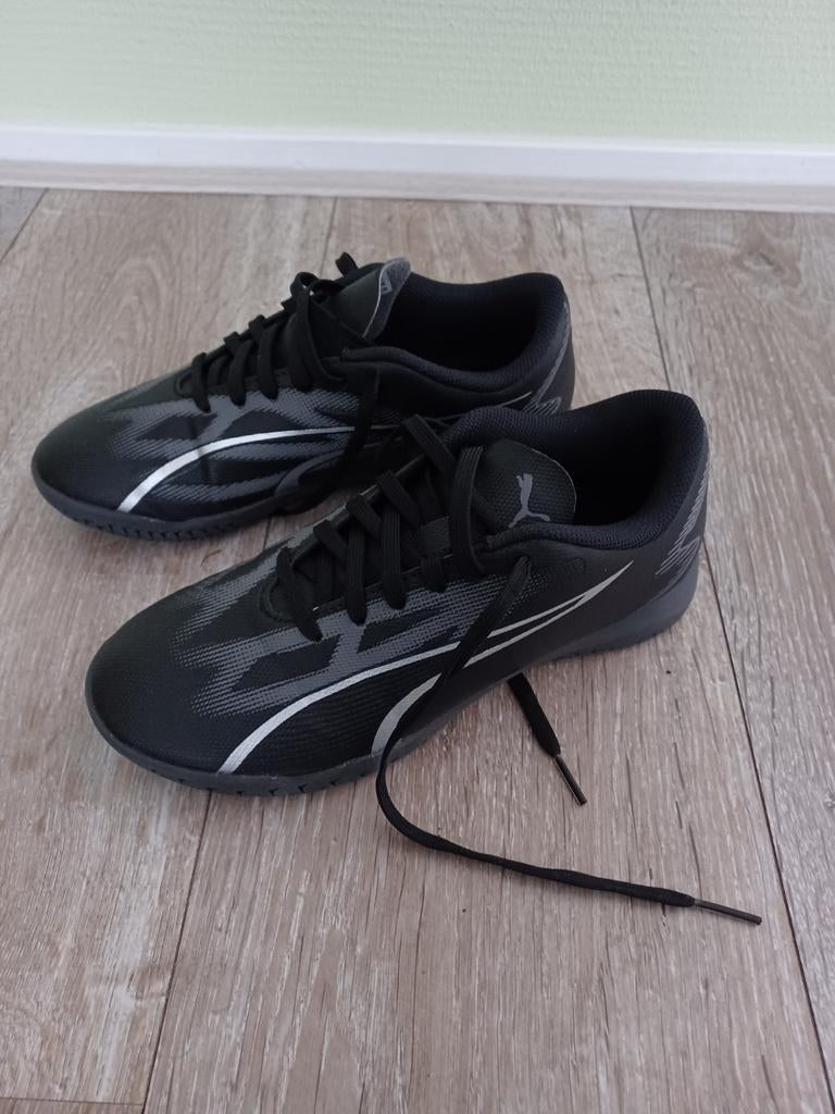 Zaal voetbalschoenen van Puma, maat 35, Maat XS of kleiner, Ophalen of Verzenden, Zo goed als nieuw, Schoenen