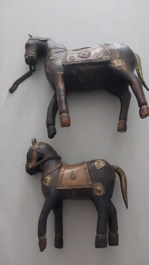 Set van 2 Vintage Indische Houten Paarden, Antiek en Kunst, Overige typen, Ophalen of Verzenden, Zoogdier, 20 - 50 cm