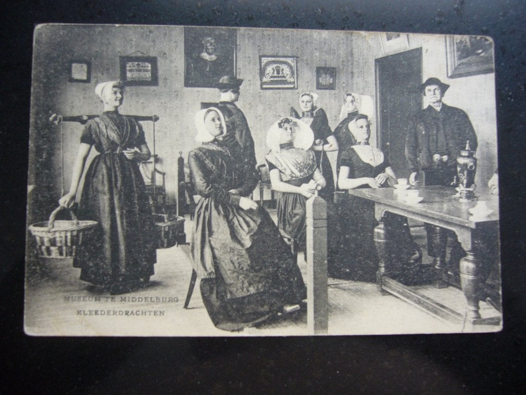 MIDDELBURG  =  MUSEUM  -  KLEEDERDRACHTEN  BRIEFKAART, Ophalen of Verzenden, Voor 1920, Ongelopen, Zeeland