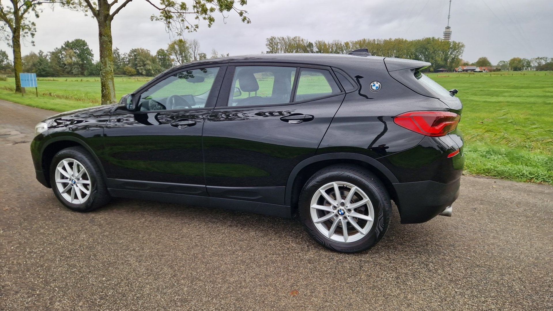 BMW X2 SDrive18i High Executive Edition, head-up, 1e eig, X2, Gebruikt, Euro 6, Zwart