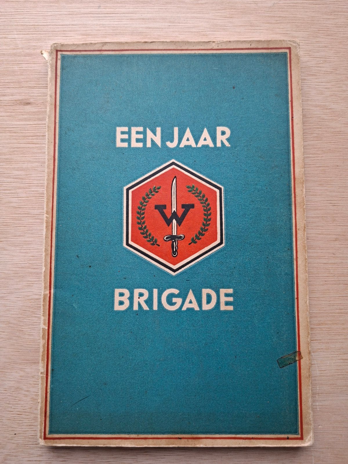 Een jaar W brigade nederlandsch indie, Ophalen of Verzenden, Landmacht, Nederland, Embleem of Badge