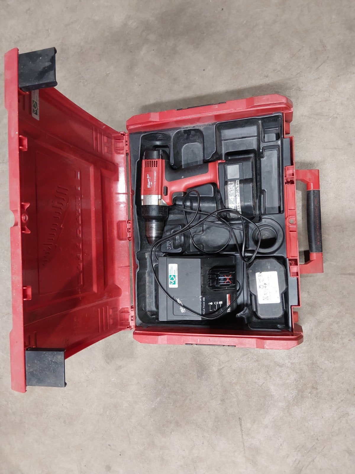 Milwaukee Heavy Duty Accu Boormachine met lader, Ophalen, Gebruikt, Boormachine