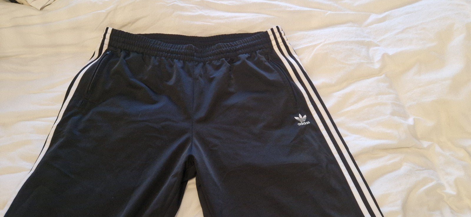 Nieuwe Adidas sportbroek lang zwart XXL met ritszakken, Kleding | Heren, Sportkleding, Zwart, Nieuw, Overige maten, Ophalen of Verzenden