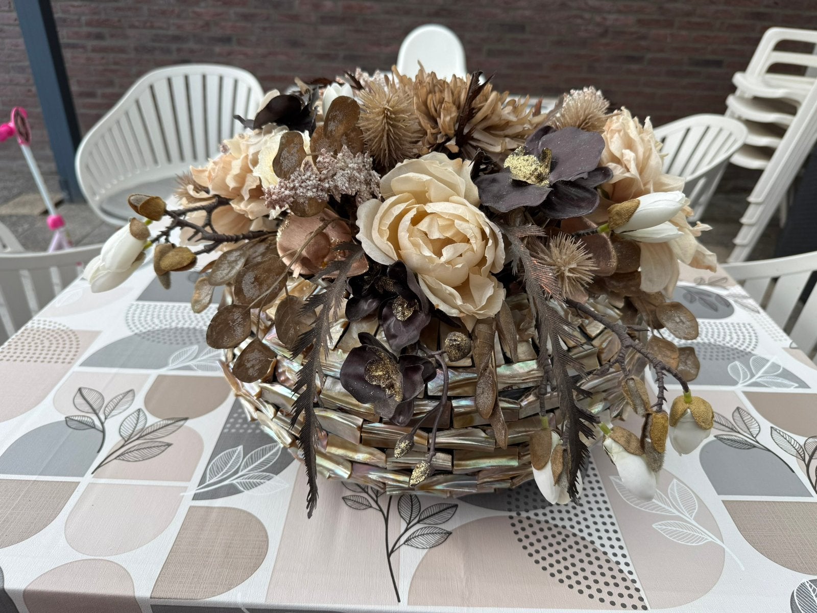 Eric Kuster schelpenvaas met bloemen, Huis en Inrichting, Ophalen, Zo goed als nieuw