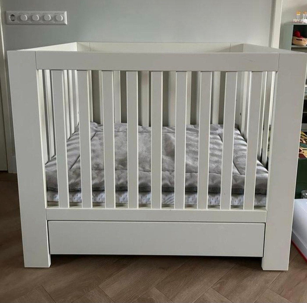 Kidsmill Alaska box 105 x 85 cm, met lade en boxkleed, Kinderen en Baby's, Boxen, Ophalen of Verzenden, Gebruikt, Boxkleed
