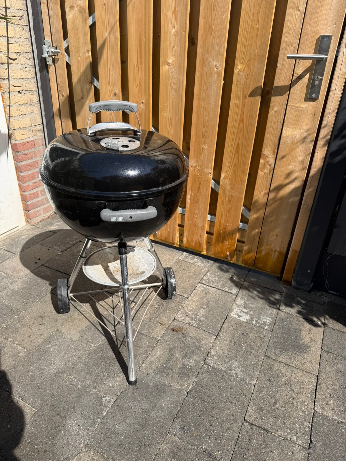 Weber Compact Kettle 57 cm BBQ, Ophalen, Zo goed als nieuw