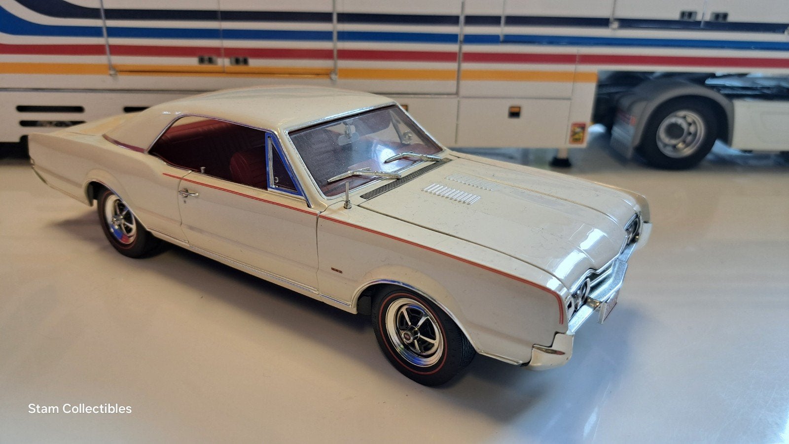 Highway61 Oldsmobile 442 Cream White - 1967, Hobby en Vrije tijd, Modelauto's | 1:18, Zo goed als nieuw, Auto, Overige merken