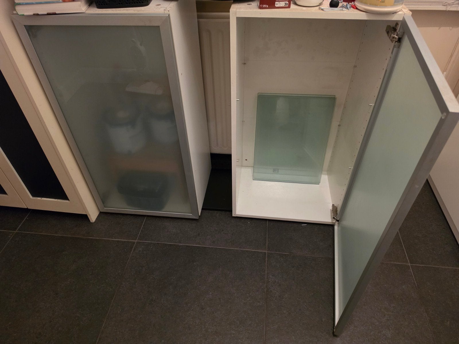 2 ikea keukenkastjes met melkglas deuren, Ophalen, Gebruikt, Wit, 50 tot 100 cm