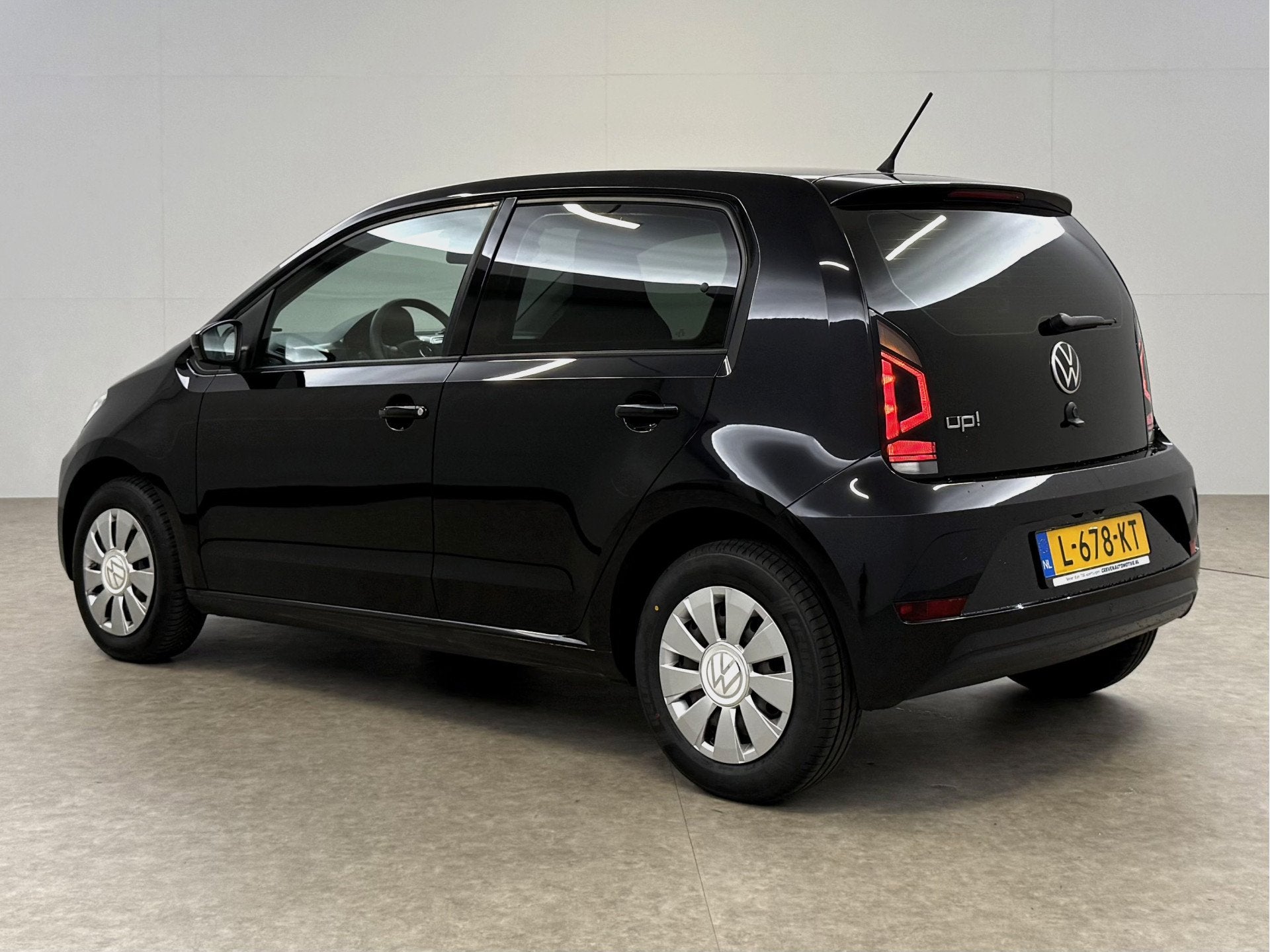 Volkswagen up! 1.0 | Camera | Clima | Cruise | Parkeersensor, Voorwielaandrijving, Stof, Gebruikt, 4 stoelen