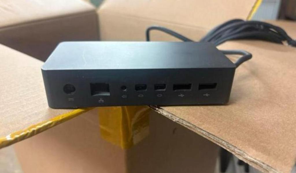 Microsoft Surface 1661 Lader en docking Usb Mini displayport, Ophalen of Verzenden, Gebruikt, Docking station, Laptop