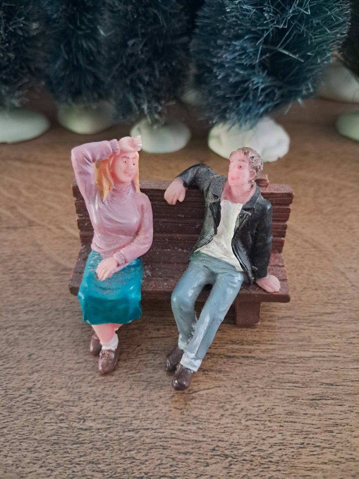 lemax man en vrouw samen op een bankje, Ophalen