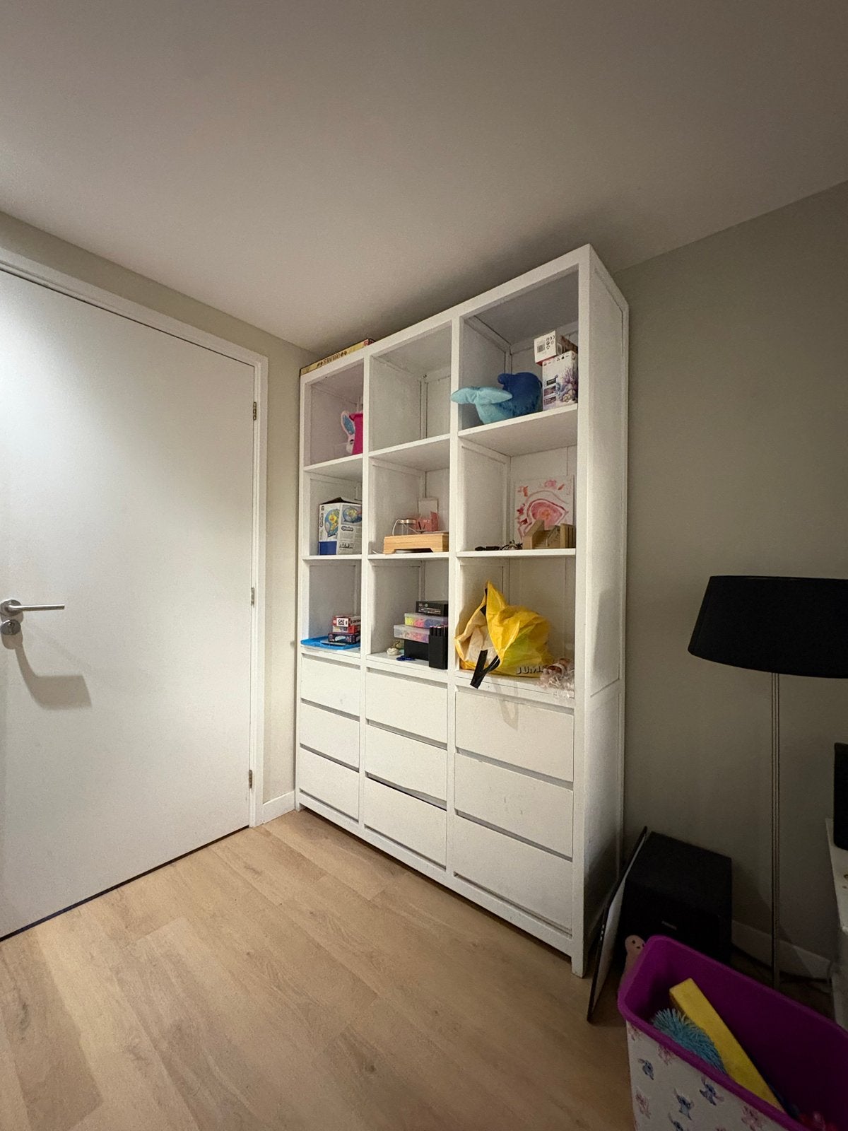 Witte Kast met Open Vakken en Lades