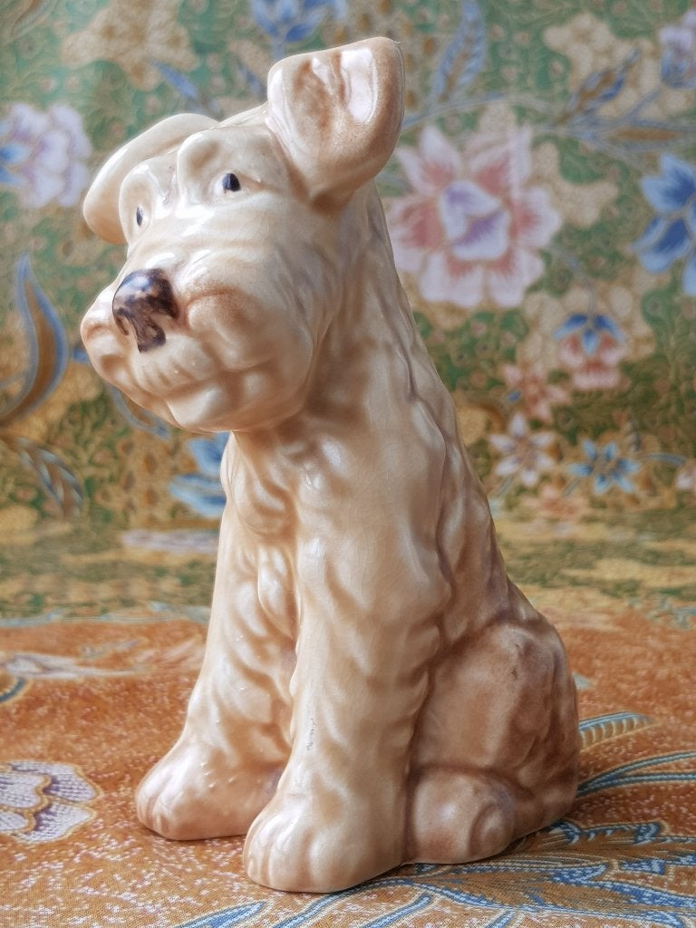 Mooi oud SylvaC beeldje uit Engeland van een hond 13 cm.