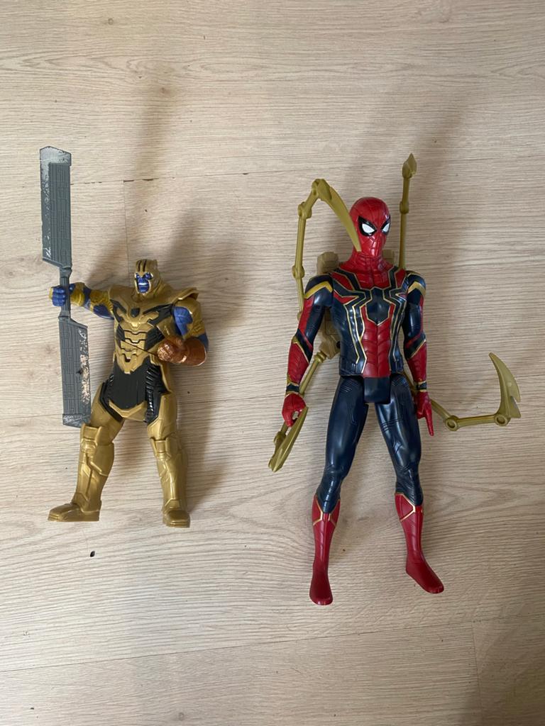 Marvel Spiderman en Thanos sprekende poppen, Kinderen en Baby's, Speelgoed | Actiefiguren, Ophalen, Gebruikt