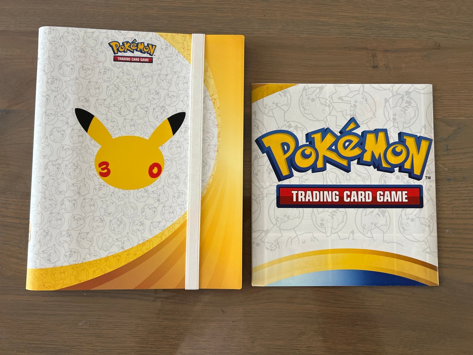 Pokémon 30th Celebration Binder + Poster, Ophalen of Verzenden, Zo goed als nieuw, Overige typen