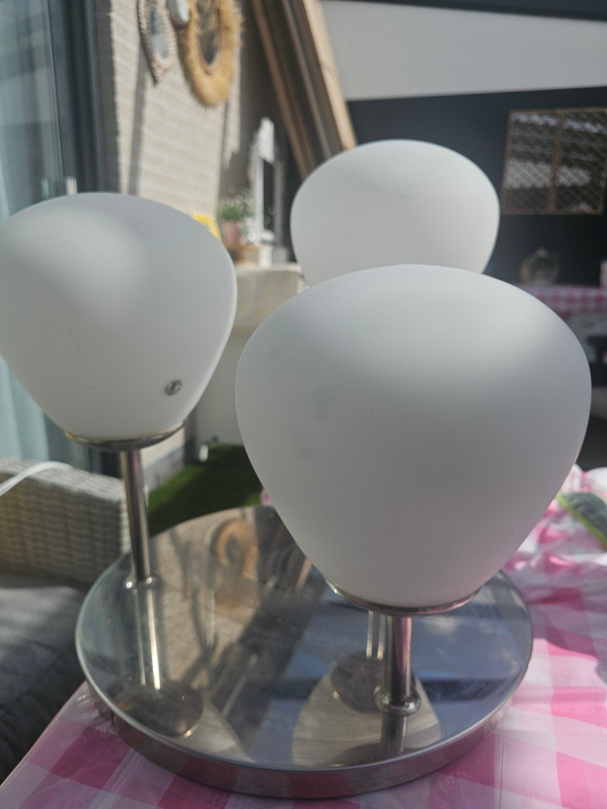 Moderne plafondlamp met 3 witte glazen bollen, Ophalen, Gebruikt, Plafondspot