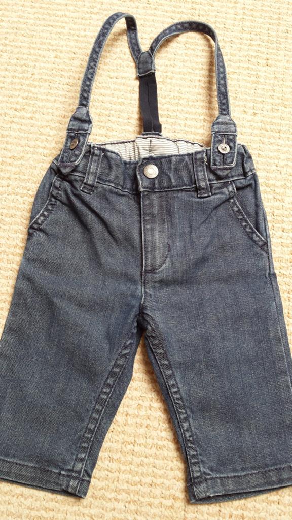 Spijkerbroekje met bretels - mt. 62 - H&M, Broekje, H&M, Ophalen of Verzenden, Zo goed als nieuw