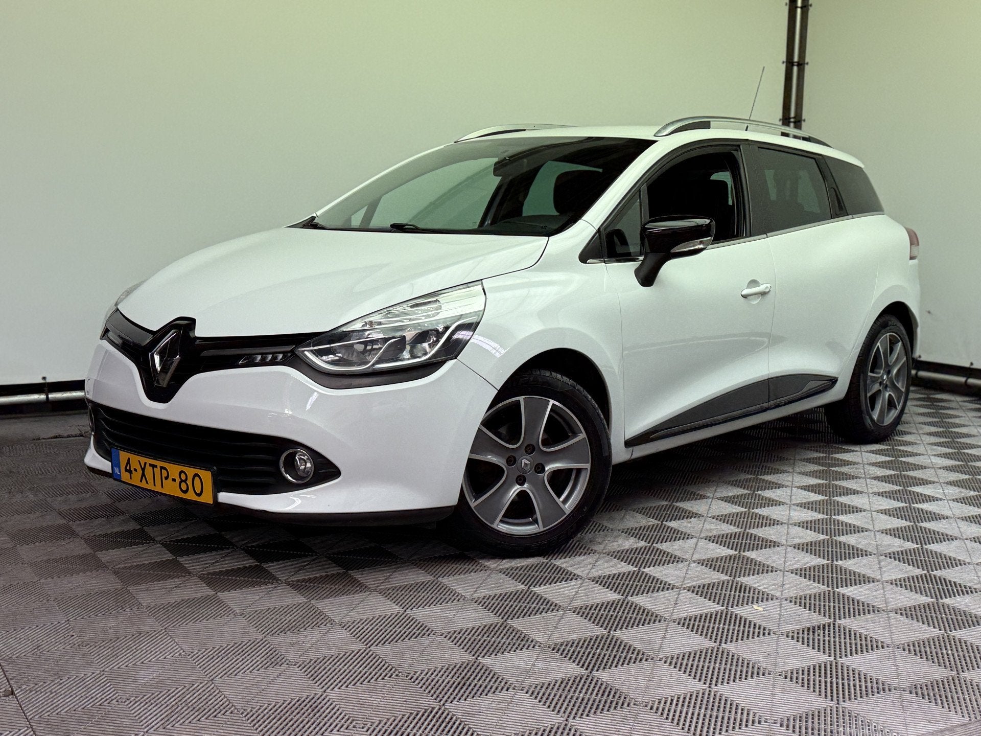 Renault Clio Estate 0.9 TCe Night&Day Airco Navi Trekhaak NL, Voorwielaandrijving, Stof, Met garantie (alle), Wit