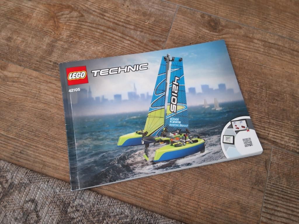 LEGO Technic 42105 Catamaran, Ophalen, Lego, Compleet, Zo goed als nieuw