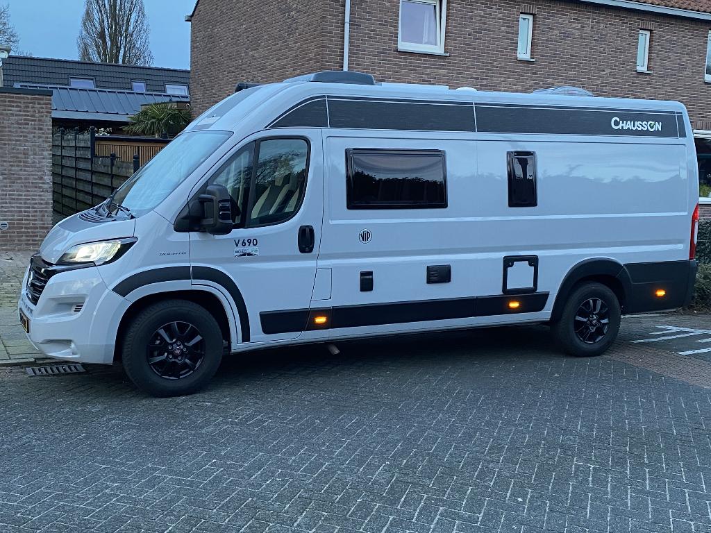 Chausson v690 VIP hefbed dakairco buscamper, Luifel, Fiat, Koelkast, Chausson