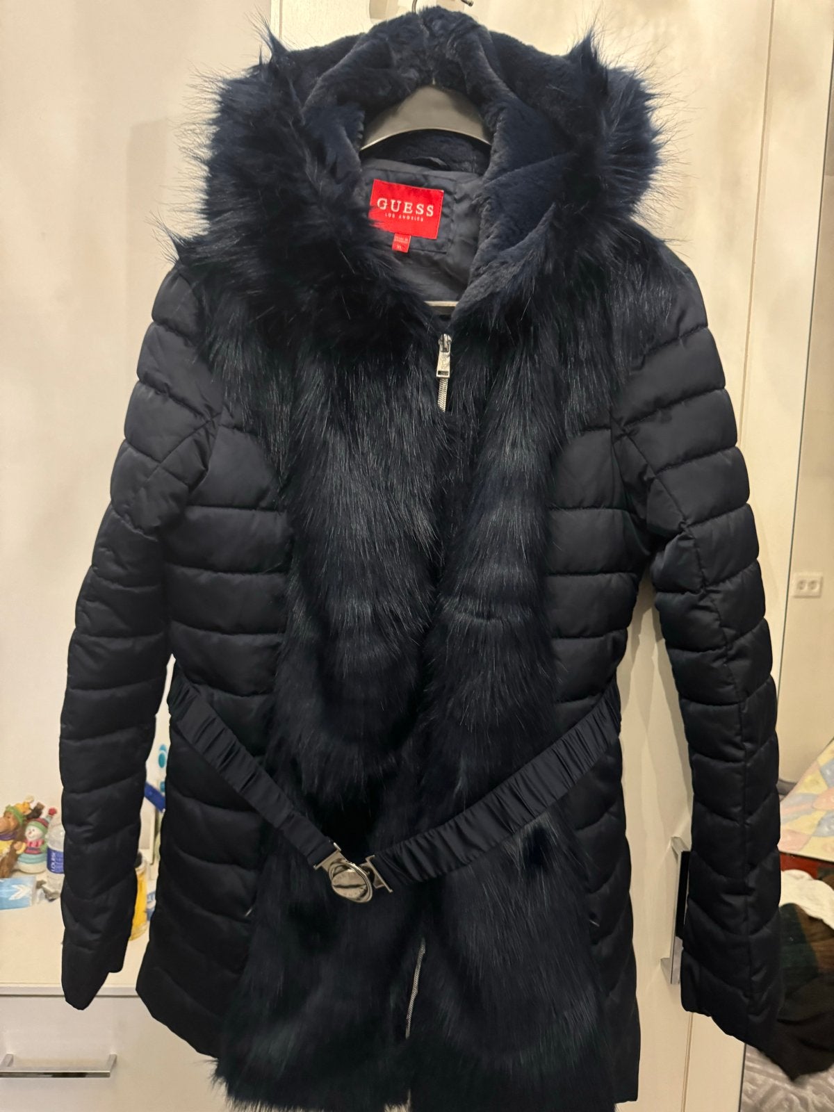 Nieuwe Guess winterjas met bont en ceintuur - Maat XL, Ophalen of Verzenden, Nieuw, Maat 46/48 (XL) of groter, Blauw